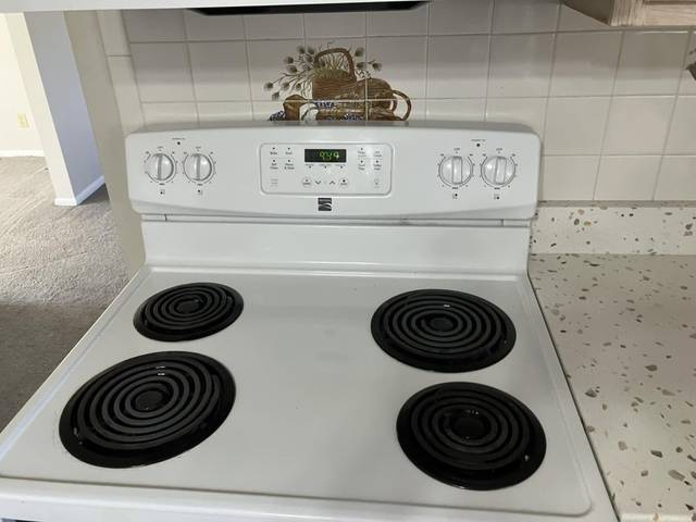 A white range top with the coils clean